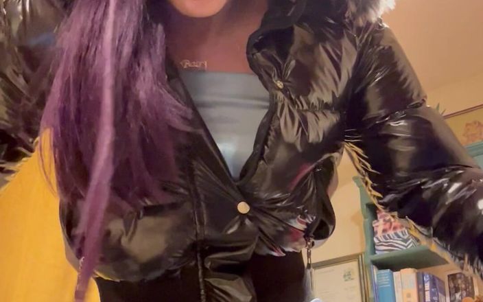 Jessica silk: Jess silk cavalca un dildo