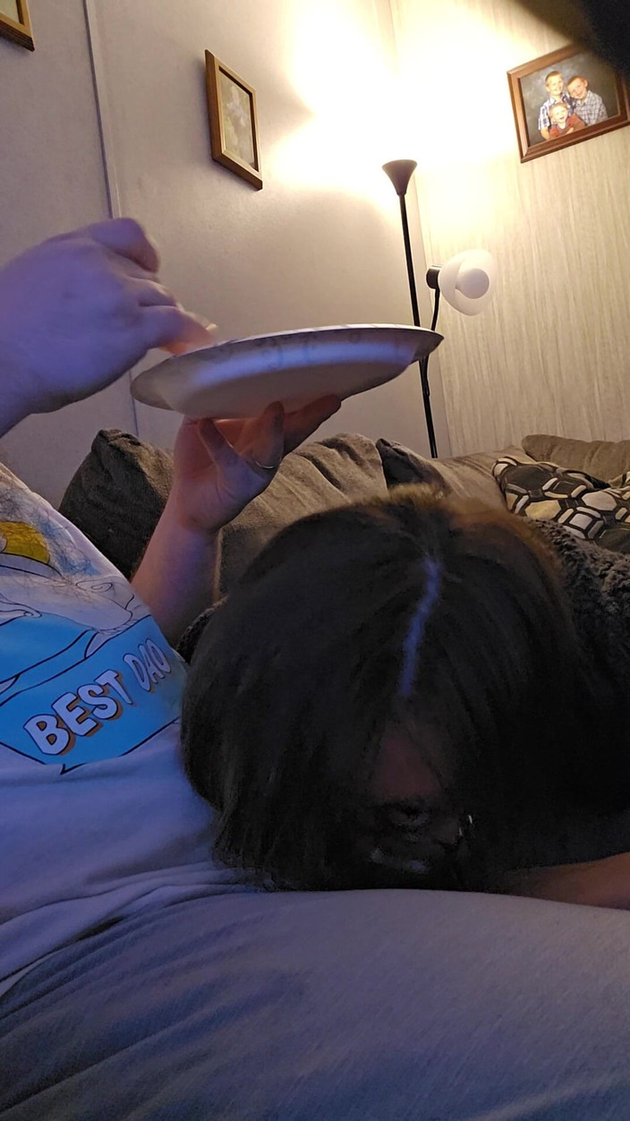 Funhousewife69: On je ciasto jabłkowe ssę jego kutas Lol