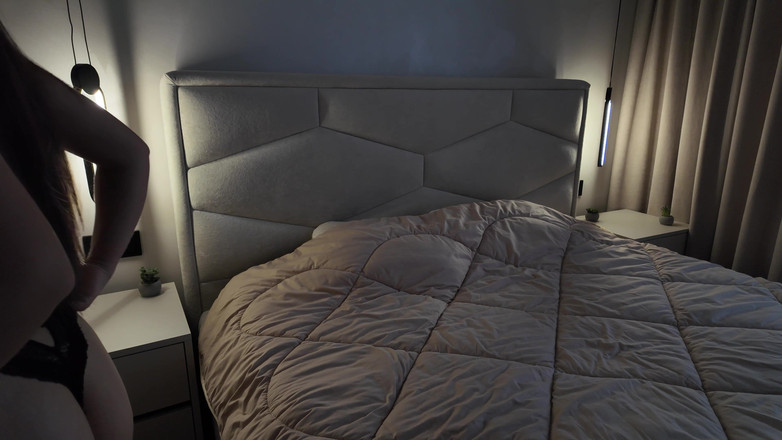 xKeryB: 내 작은 젖은 보지를 자위하고 자지 생각해, 새아빠 따먹고 싶어.