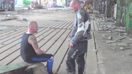 Crunch Boy: John Adams futută în aer liber de un motociclist heterosexual în aer...
