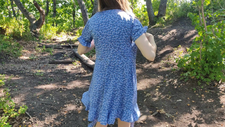 MissPopa: Femme nue dans les bois qui montre ses fesses