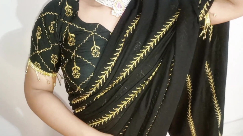 Riya_Moni077: Schöne sari bhabi fickte ihren Devar