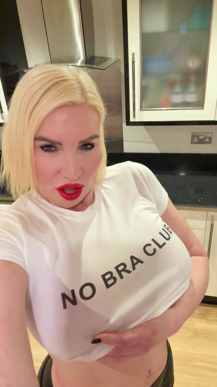 Sophie James: Geen bh-club zonder slipjeclub