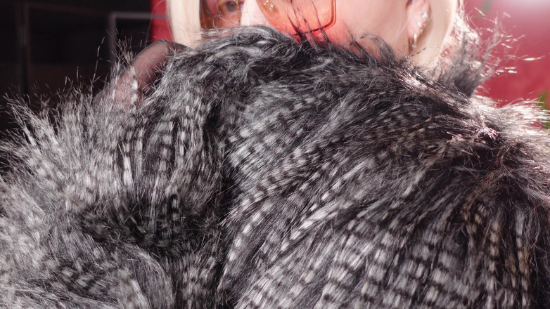 Arya Grander: Ateşli kürk manto koleksiyonu - bölüm 3. Fetiş orta yaşlı seksi kadın...