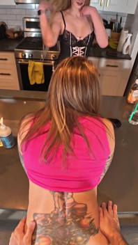 Pesta seks, berempat panas, awek transeksual dan 2 awek panas merasai batang keras besar 8 inci dengan cara kasar. Janelle Fennec. Awek ketat. Naughtygainz