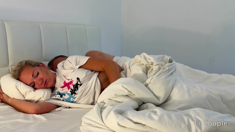 LC couple: Збуджений готельний ранок - я прокинувся від нього вже всередині себе