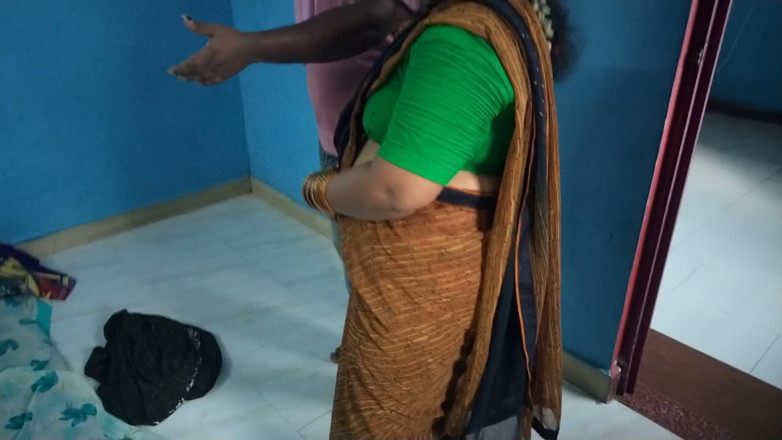 Tamil lesbian: Sexo electricista con el dueño de la casa- hablando sexy...