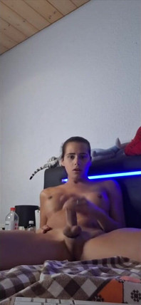 Eu me masturbo na frente da webcam e a gente goza juntos!