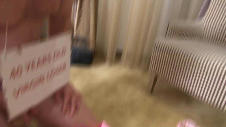 Femdom Austria: Seksowny taniec mały kutas wyśmiewanie
