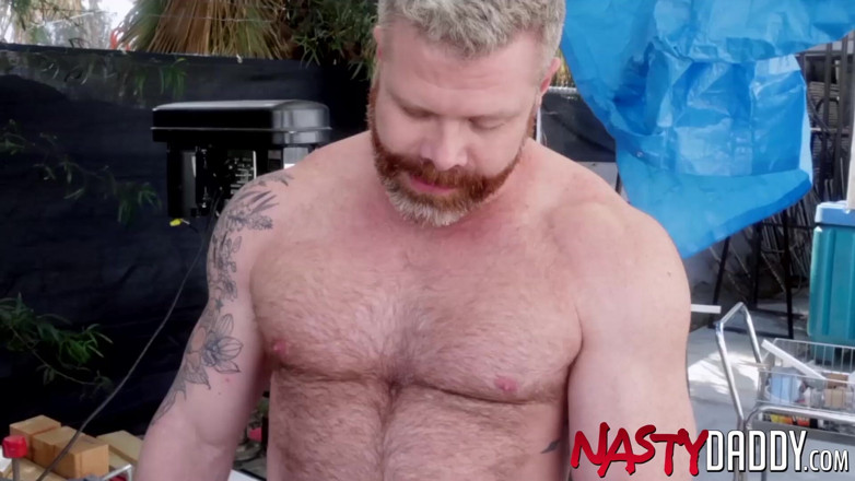 Nasty Daddy: Nastydaddy - enorme papá Caín Marko tatuado a pelo con Jack...