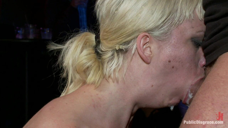 Public Disgrace by Kink: Barová děvka