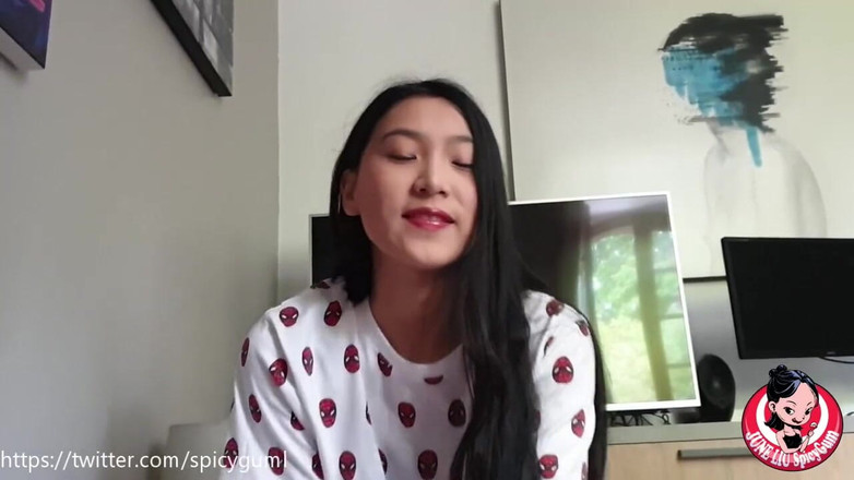 SpicyGum: June Liu- Linda estudiante china mamada y camiseta spiderman follada...