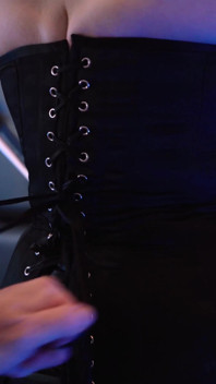 Addestramento in corsetto con il sottomesso