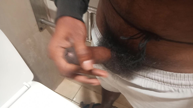 KUMBHA MANOJ KUMAR: トイレでのマスターベーション