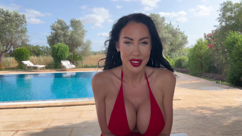 Mila Amora: Spoiled Wife Holiday Cuck