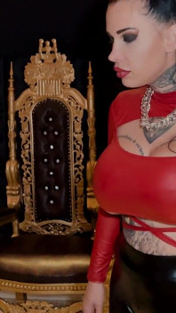 Nona Alessa Milano Asbak Setelah Mencambuk