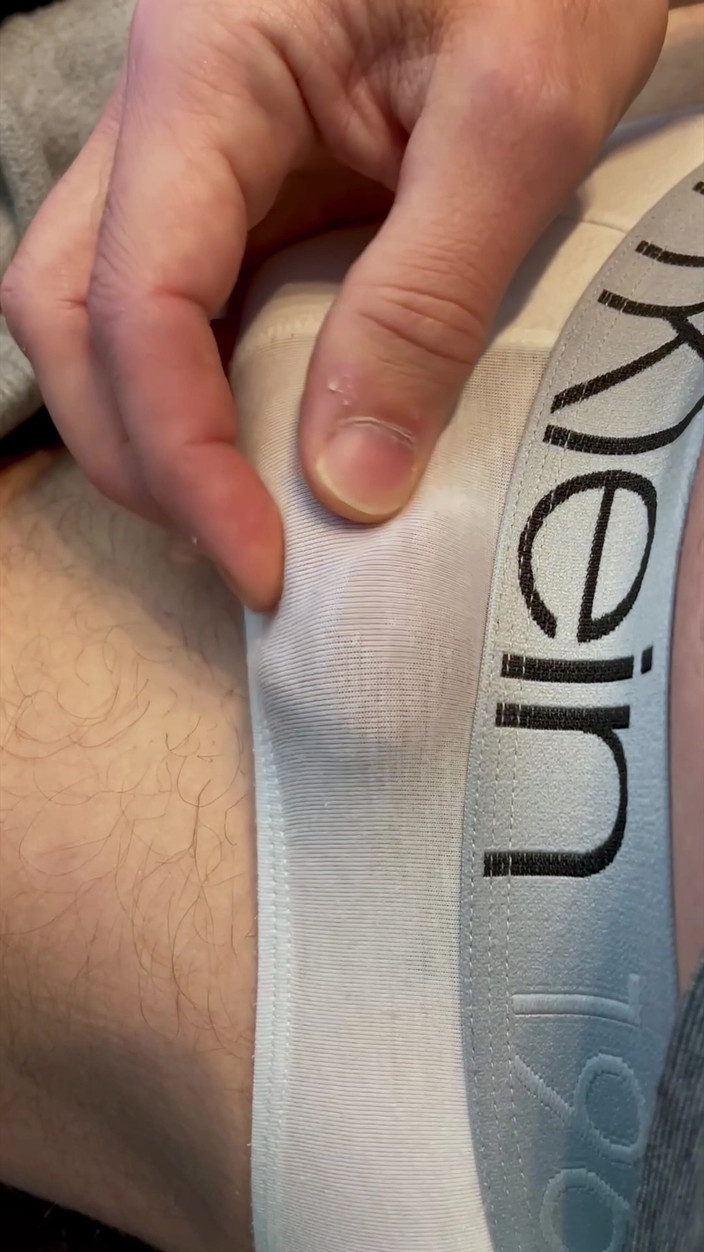 NakedFoxx: 내 자지를 내 브리프를 문지르는 Frenulum 오르가즘과 정액