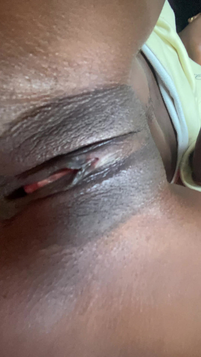 Slipperyblackgirl: Bu kaltak amcıkla boşalıyor