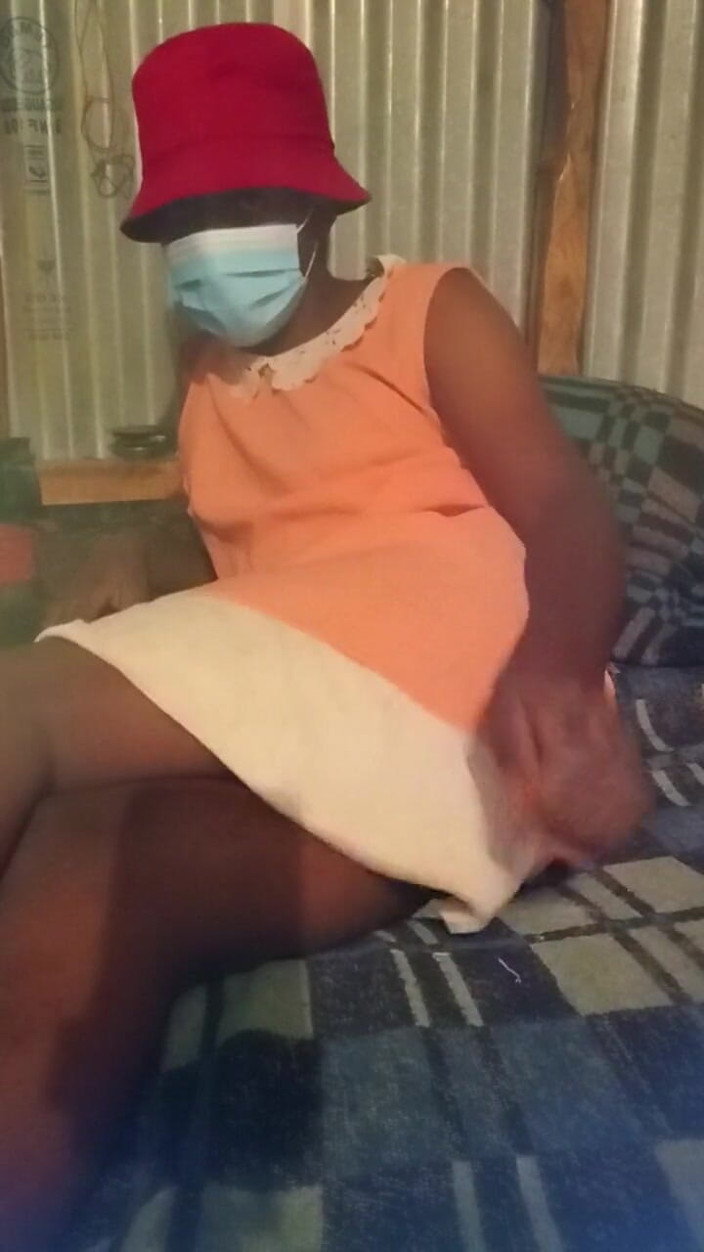 Sexyjayla254: 我的变装男友抚摸她的漂亮大鸡巴直到高潮