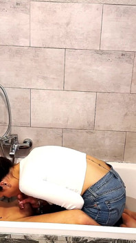 My Roommate Gives Me a Blowjob in the Bathtub and Gets Cum on Wet Jeans