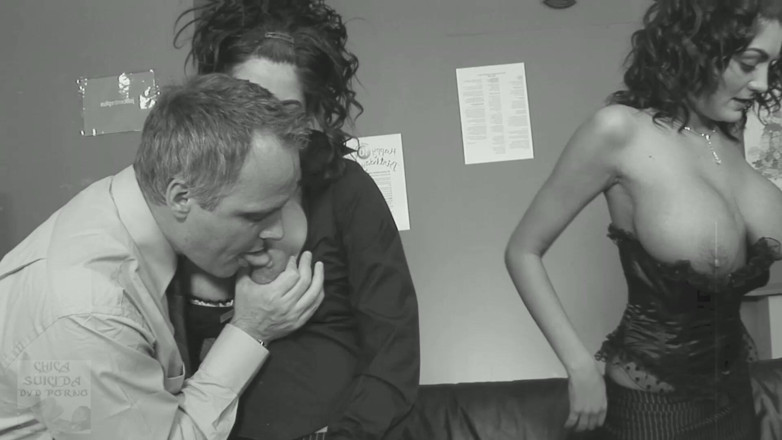 Chica Suicida DVD: Klassieke tweeling met grote tieten geneukt in zwarte netkousen op...