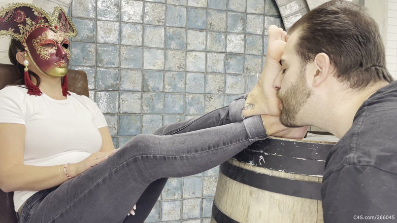 Deep Sole Devotion: Masked Valeria Bare Sole Licking on Wooden Barrel