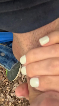 Sání ptáka během výletu - sexy žena POV kouření