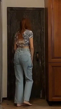 Come Ho Fatto Questo Video, Dietro Le Quinte. la Ragazza Si È Bagnata I Jeans Perché Il Bagno Era Occupato.