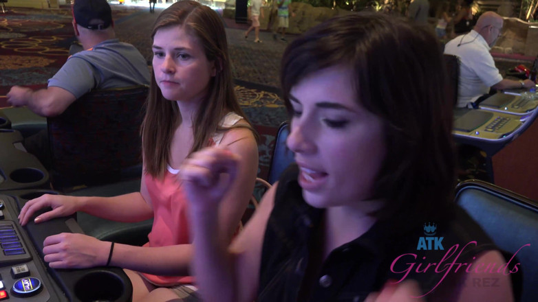 ATK Fans (Girlfriends): Simone Delilah ve Lara Brookes ile Las Vegas'ta sanal tatil...