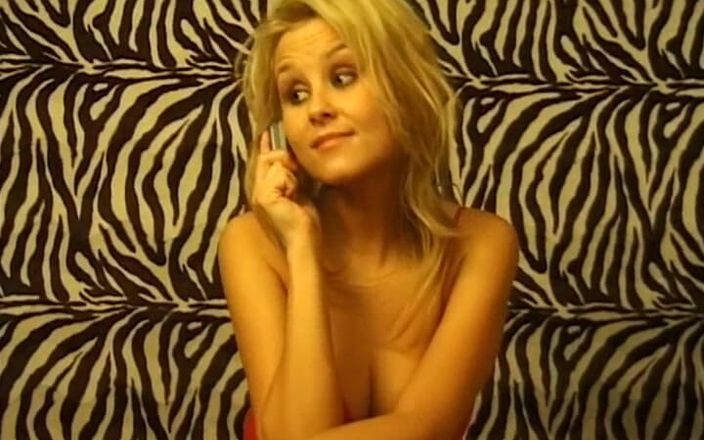 Teen gets fucked: Перший кастинг тінки Єви, яка мастурбує її пизду блондинки