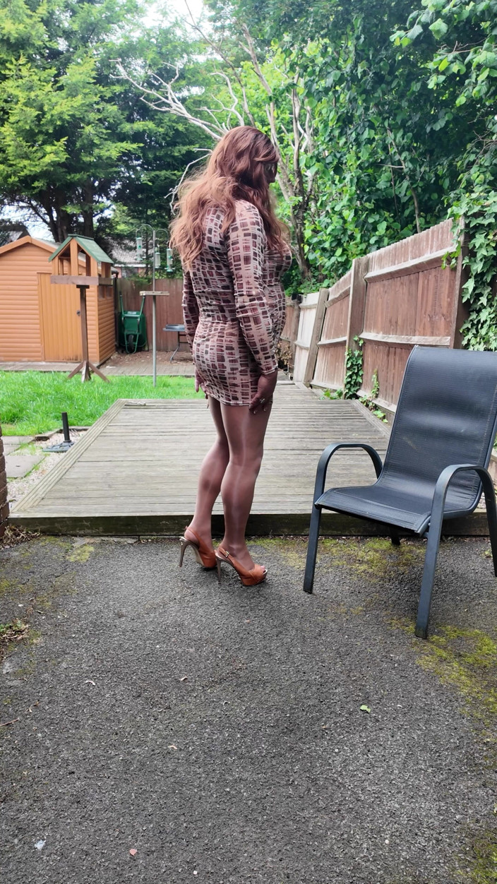 Kelly CD 2022: Crossdressing kellycd2022 dengan gaun nilon mesh-ku dan stoking seksi mengkilap...