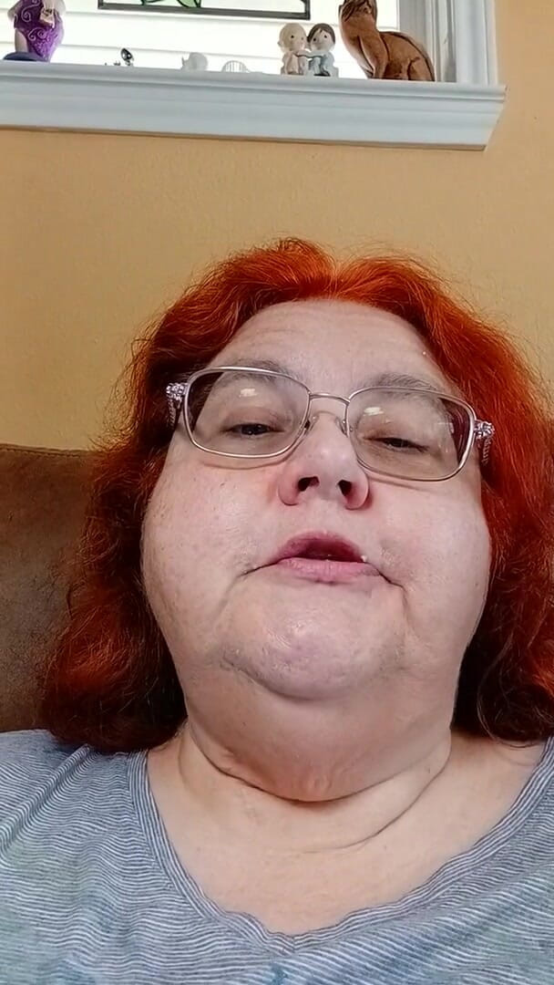 BBW nurse Vicki adventures with friends: Поедание сэндвич-ролл Bolo для толстых поедания девушки, фанатов!