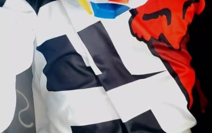 Sneakersmax98: Twink sexy în Mxgear și Mxhelmet Masturbare