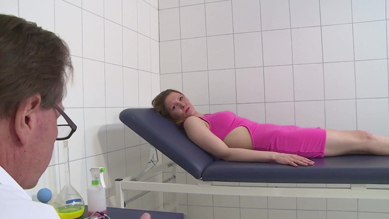 German Porn: Ginecólogo alemán - doble penetración