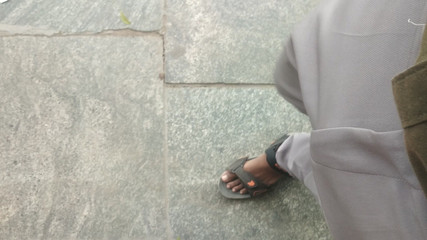 Tamil 10 inches BBC: 泰米尔滕英寸大黑在公交车站表演