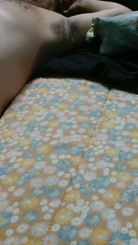 饥渴的胖美女吮吸客户鸡巴