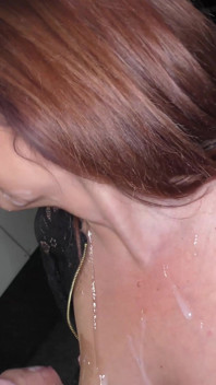 Una miLF tettona con un paio di tette incredibili sa come far venire forte qualsiasi tipo