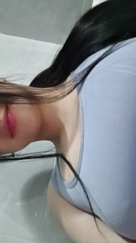 Yulieth Reveals Fierce Big Tits Temptation
