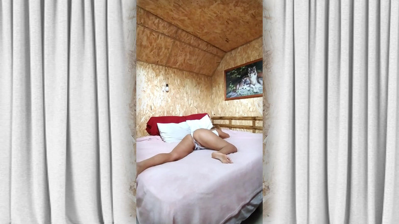 Lukerya: Lukerya, femme au foyer sexy Matin d’hiver sur une tasse...