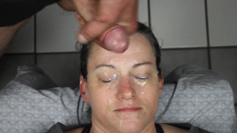 Dirty Dees: Dirty Dee dans une autre situation avec des éjacs sur le...