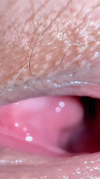 ผู้สร้างคอนเทนต์วัยรุ่น: ตัดสินใจสั่งตัวตนวัย 18 ปีแต่หน้าอกใหญ่กว่า!