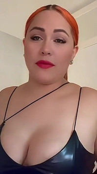 Séance de thérapie érotique - Évaluation privée avec la déesse aux gros seins