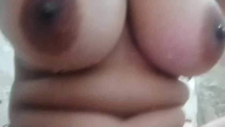 Rinkii: 德西大胸部，热辣的阴户指法