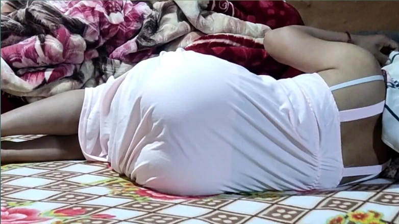 ChickenPuti: Seks creampie Nepal dengan cakap kotor