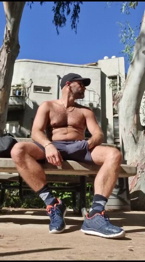 Zack f: Facet uderzył swojego penisa w publiczny park Słoneczny Dzień