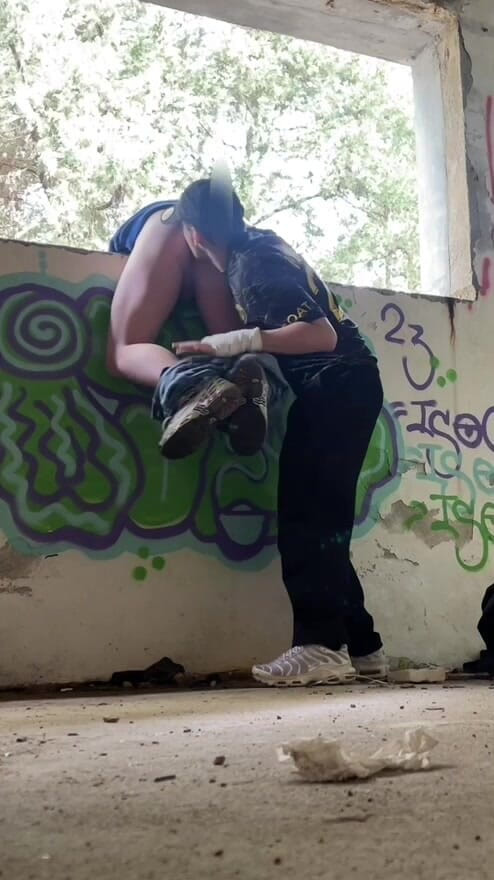 AmateurMates: Amatérský chlapec uvězněn! Jeho džíny depantsed, aby odhalily jeho hladké...