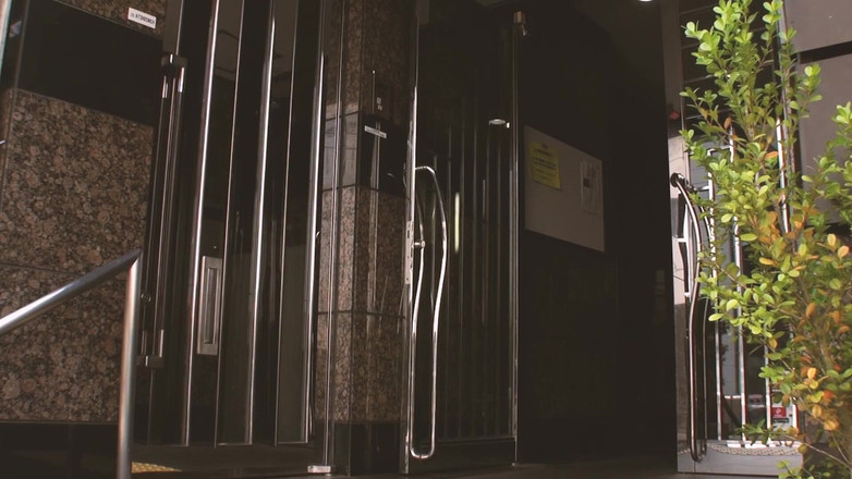 JAPAN IN LOVE: Beau oosterse babes scène-4_big-borsten harige Japanse vrouw geniet van groep...