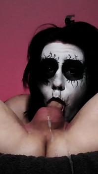 Black metal goth fa gola profonda così bene che le arrivano due gola