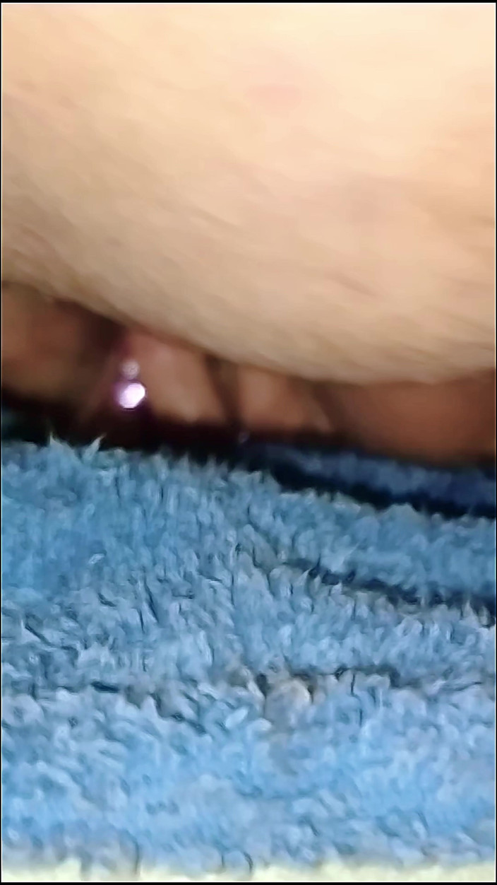 Lily & Theo: La moglie golosa esplora nuovi giocattoli sessuali (video completo)