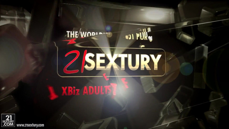 21 Sextury: 21 SEXTURY - Kira Thorn offre ses trous à ses voisins excités